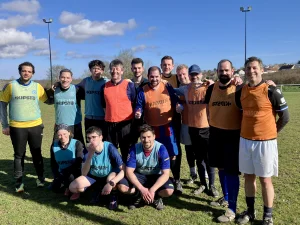 Dimanche 1er mars 2026
Bleus 1-1 Oranges
7 jeunes bleus contre 7 oranges moins jeunes
