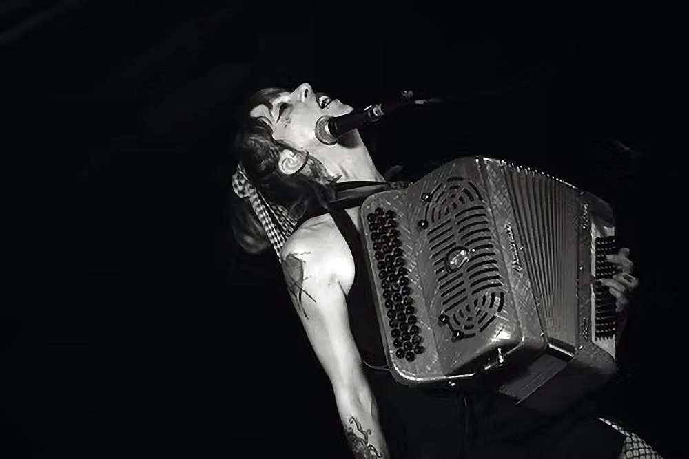 Concert avec Nini Poulain – Migennes (Cabaret L'Escale) (affiche de l’événement)