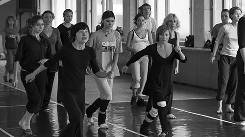 Stage de danse contemporaine (tous niveaux à partir de 12 ans) avec Giovanna Delorme Décauché (chorégraphe de la Compagnie Coïncidences) – Villeneuve-sur-Yonne (Salle de danse) (affiche de l’événement)
