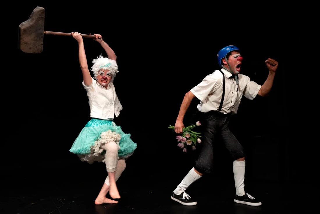 Cabaret Cirque : "Juste un petit bout" (Duo de clown tendre et sensible / Tout public) dans le cadre du festival "Tous aux Angins !" – Tannerre-en-Puisaye (Lieu-dit Les Angins / sous chapiteau) (affiche de l’événement)